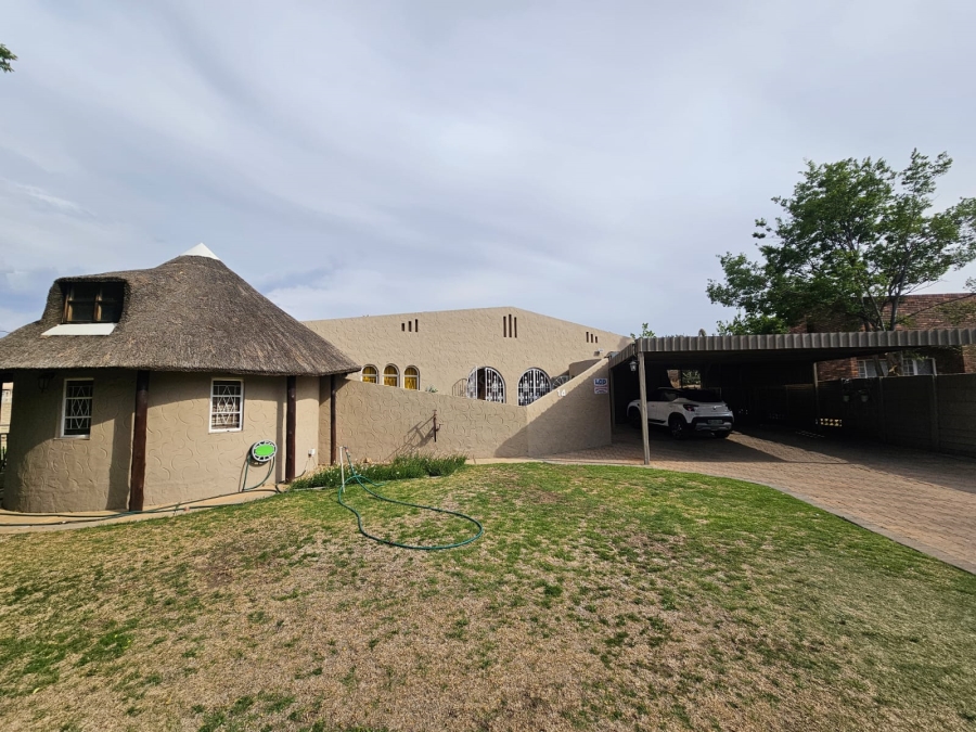 5 Bedroom Property for Sale in Merriespruit Free State